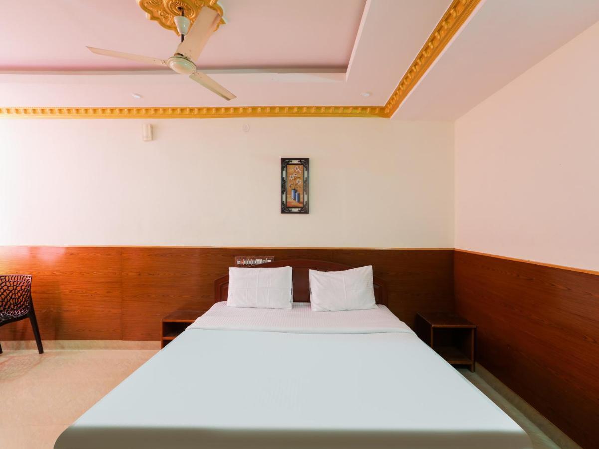 Capital O 84002 Hotel Top In Town President Kushālnagar Exterior foto