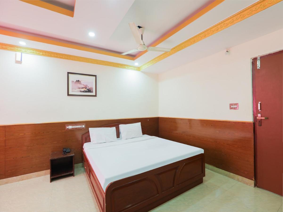 Capital O 84002 Hotel Top In Town President Kushālnagar Exterior foto